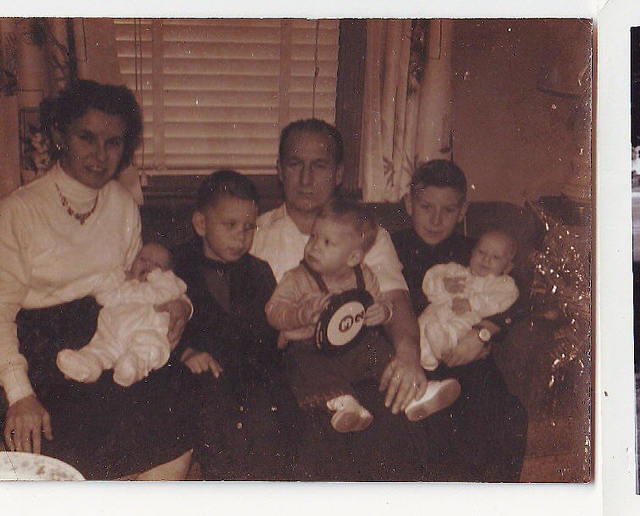 Howard_Bobincheck_family_Xmas_1958