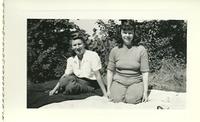 Agnes_and_Gladys_Harr_1946