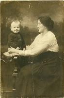Helen_Andrzejewski_1919_with_9_mo_old_Henry